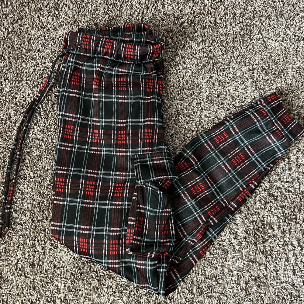 Roma Concept plaid pants…❤️🖤